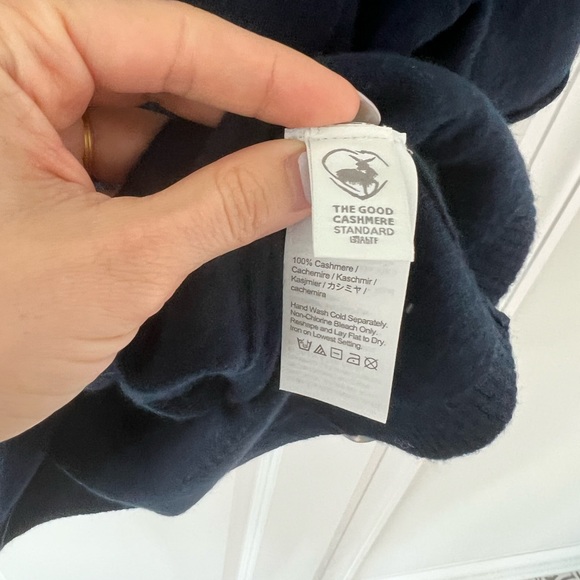 J Crew NWT 100% cashmere relaxed navy tshirt size M - Picture 3 of 3